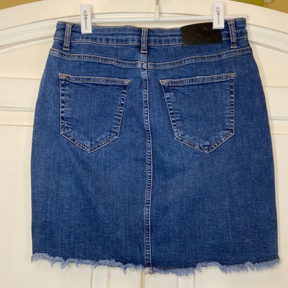 Dorée Design “Dora” Raw Hem Jean Skirt NWOT - Picture 2 of 7